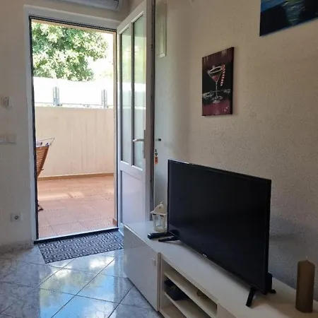 Apartment No.5 *